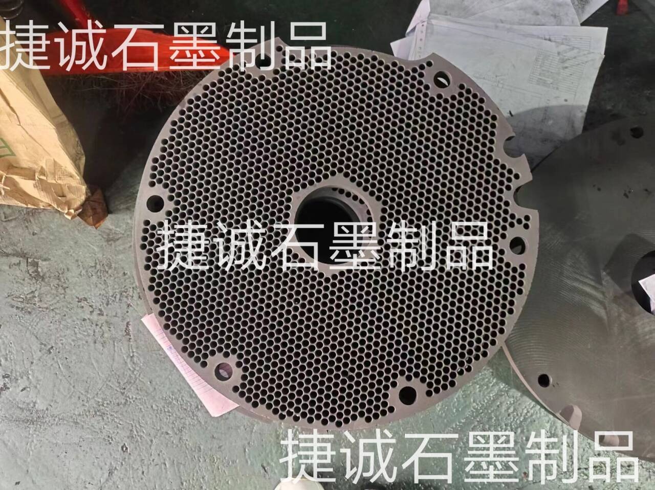 石墨盤(pán)，石墨燒結(jié)盤(pán)，石墨盤(pán)加工，銅管燒結(jié)石墨盤(pán)，導(dǎo)熱燒結(jié)石墨盤(pán)，鐘罩爐石墨盤(pán)，推板爐石墨盤(pán)，石墨盤(pán)生產(chǎn)廠家